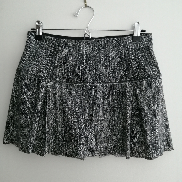 Lululemon Lost In Pace Skirt Skort Pleated Running Tennis White and Black Size 6 - Picture 3 of 16